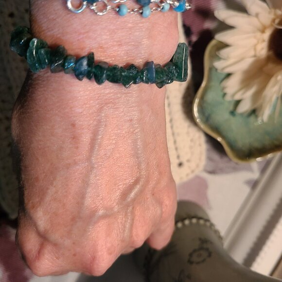 Green Fuchsite Dragon Stone Bracelet | Natural Chip Stretch Healing Jewelry - Picture 4 of 7